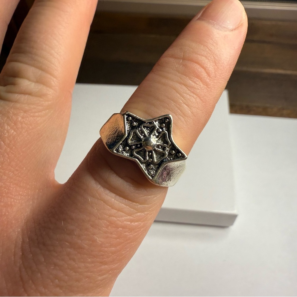 Silver Star Ring - Picture 2 of 4